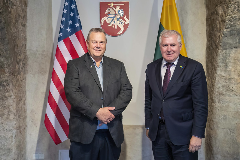 JAV Senatorius Jon Tester susitiko su krašto apsaugos ministru